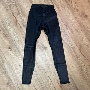 ALO Yoga Airlift size XS shiny black leggings 7/8 length